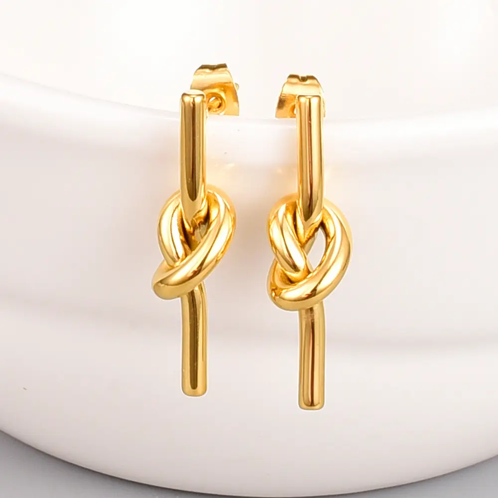 Pendientes anudados Venta al por mayor PVD Revestimiento grueso 18K Oro Titanio Acero 316L Acero inoxidable Moda para dama Pendientes de mujer