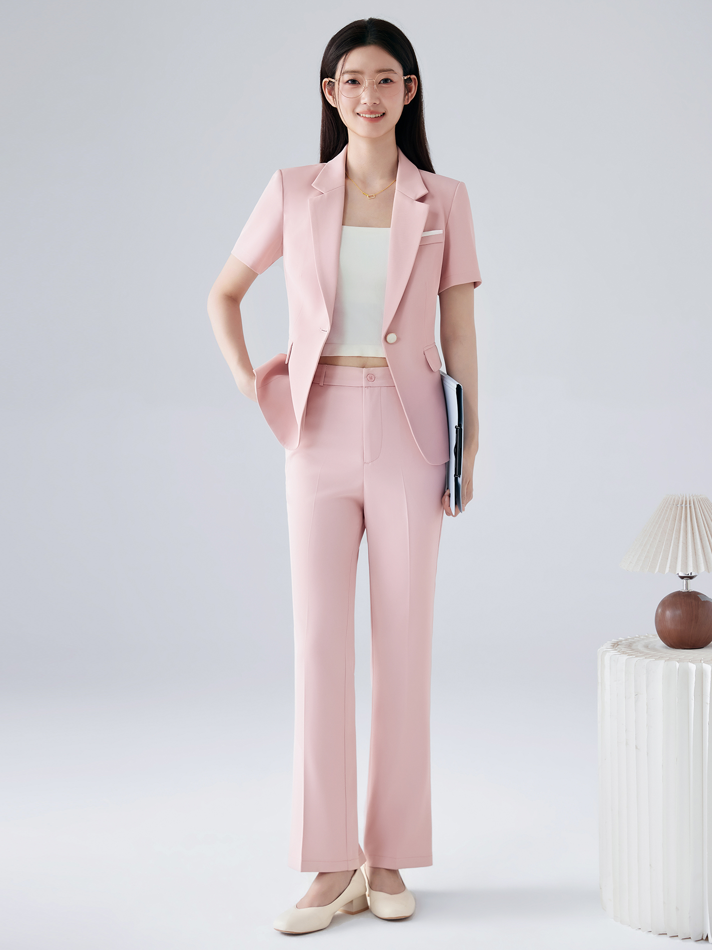Manteau rose + pantalon à jambes larges