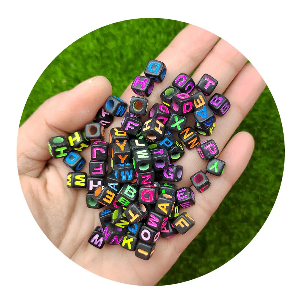 Perles en forme de Cube pour la fabrication de bijoux, vente en gros, 6mm, 7mm, néon, couleur mixte, lettres acryliques numériques, Alphabet, DIY