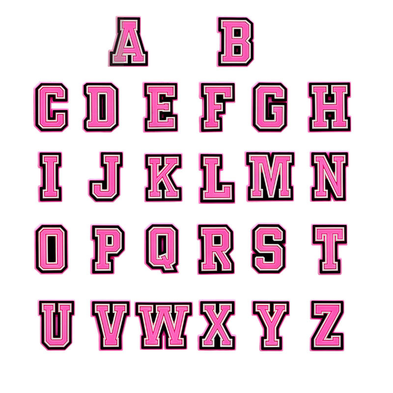 Juego de 26 piezas de letras rosas.