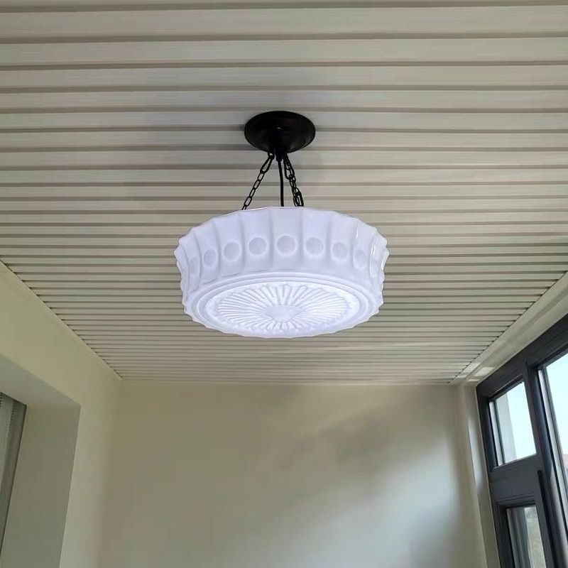 Un lustre blanc laiteux-gradation electrodeless