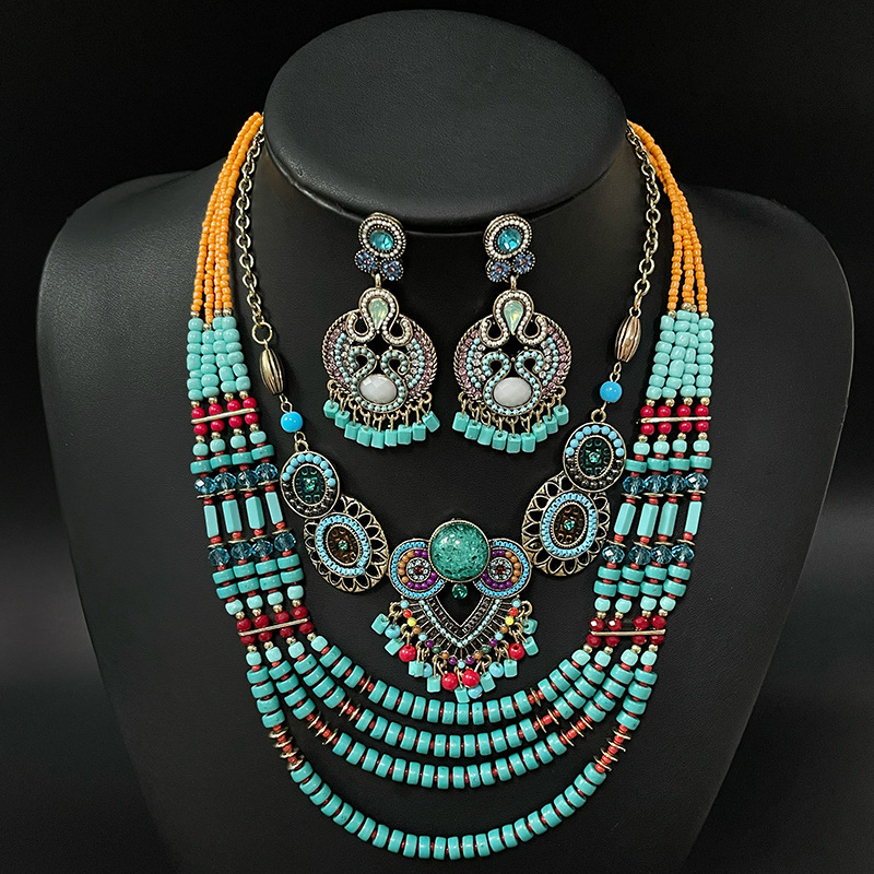 Conjunto de collar y pendientes