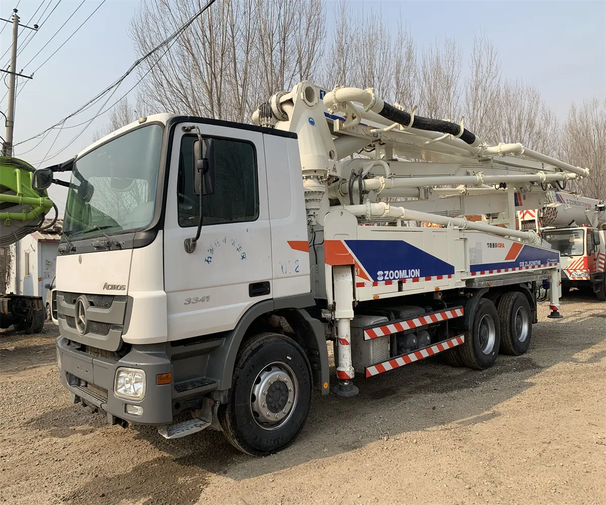 Second hand Zoomlion 52m concrete pumps truck used condition cement pump truck year 2018
