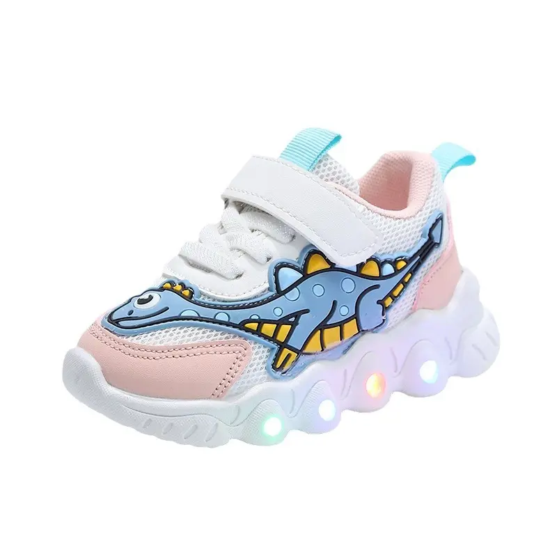 Nuevas zapatillas de dinosaurio de dibujos animados para niñas, zapatos transpirables de malla para niños pequeños, luces LED para bebés