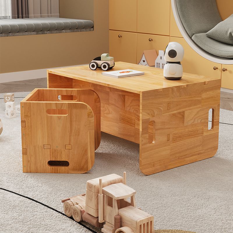 Juego de 1 mesa y 1 silla.