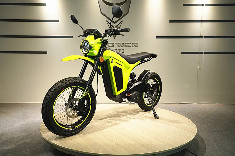 EEC 72v üçlü lityum karbon fiber elektrikli dayanıklılık süper yetişkin motosiklet 2023 elektrikli motosiklet 6000w