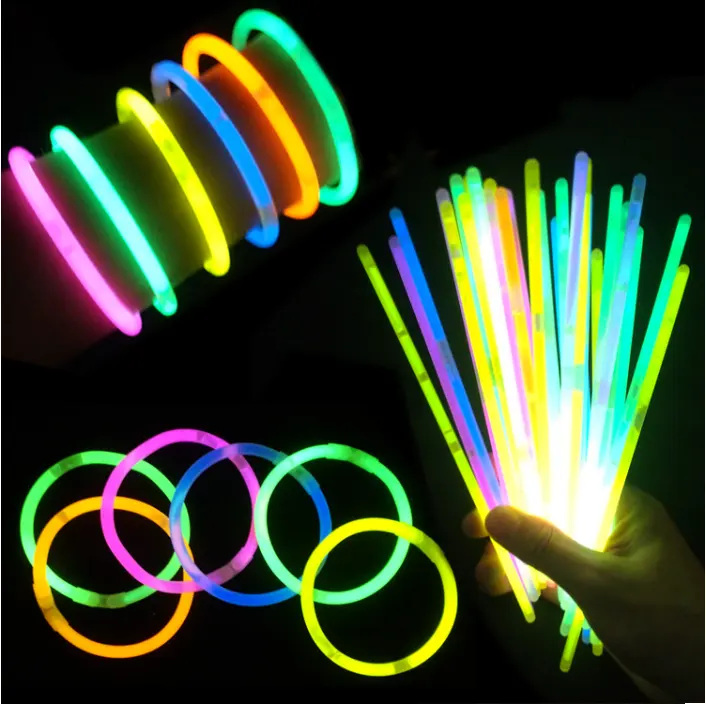 Palos fluorescentes de juguete para niños, pulseras luminosas con brillo nocturno, suministros para fiestas de cumpleaños y vacaciones