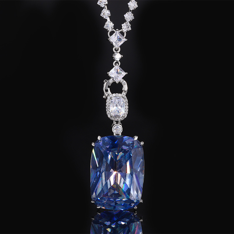 Pendentif plaqué Platine Blanc Bleu avec chaîne sauvage