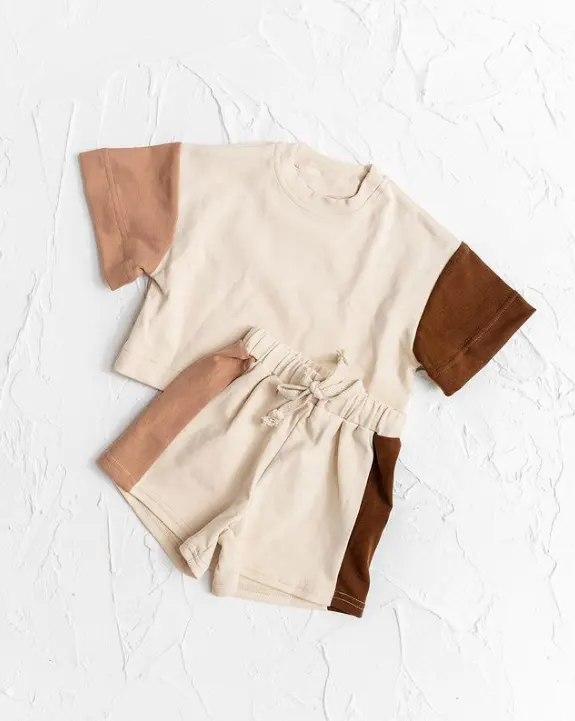 Benutzer definierte Baby Kids Three Shades Sets Übergroßes T-Shirt und Shorts Jungen Mädchen Unisex Cotton Stitching Color Blocks 2 Stück