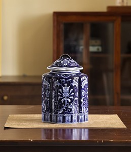 越南市场热卖中国瓷器花瓶蓝白手工寺庙罐