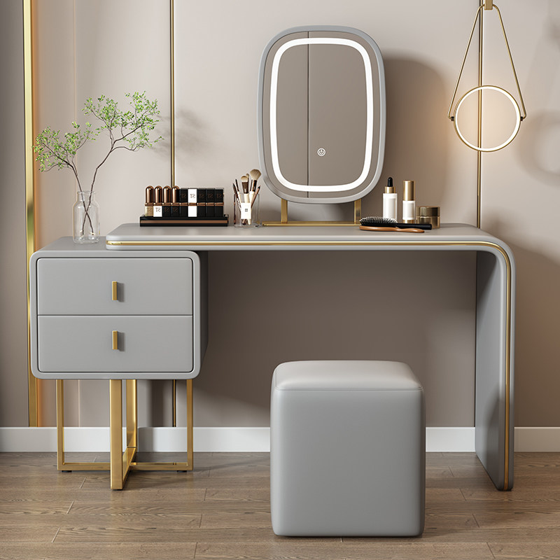 Ensemble miroir intelligent à cadre doré et meuble-lavabo gris clair