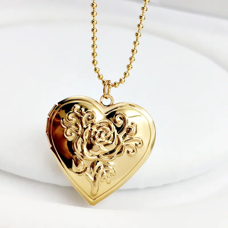 Collar con medallón de marco de foto abierto en forma de corazón de acero inoxidable chapado en oro PVD para mujer