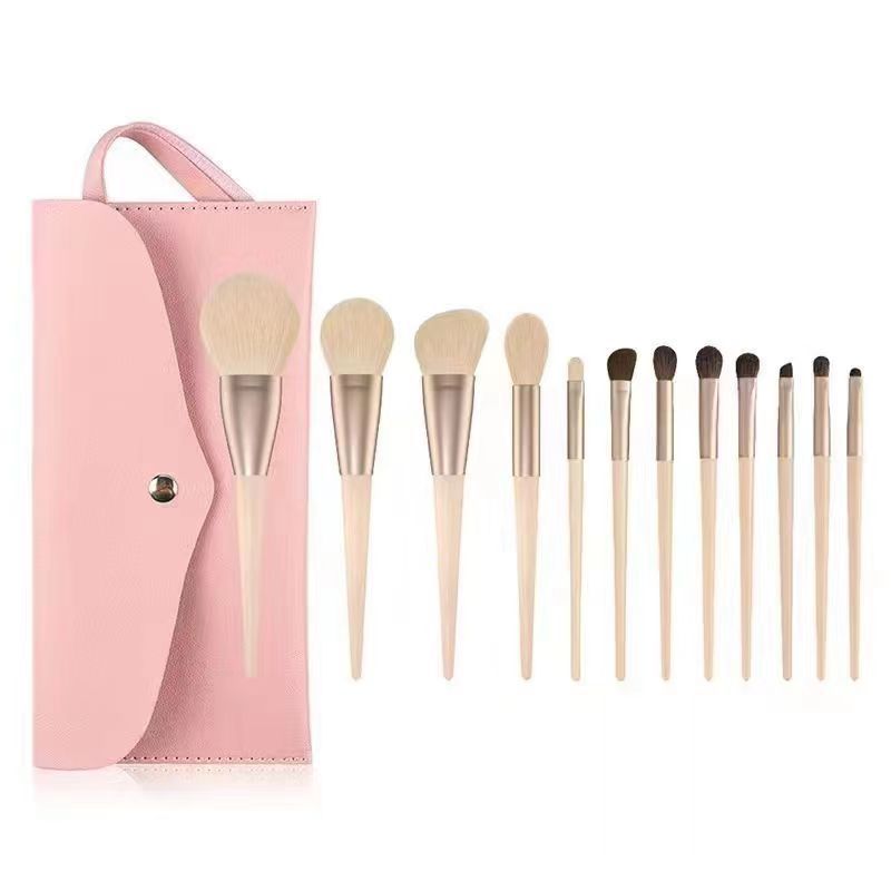 beige con bolso rosa