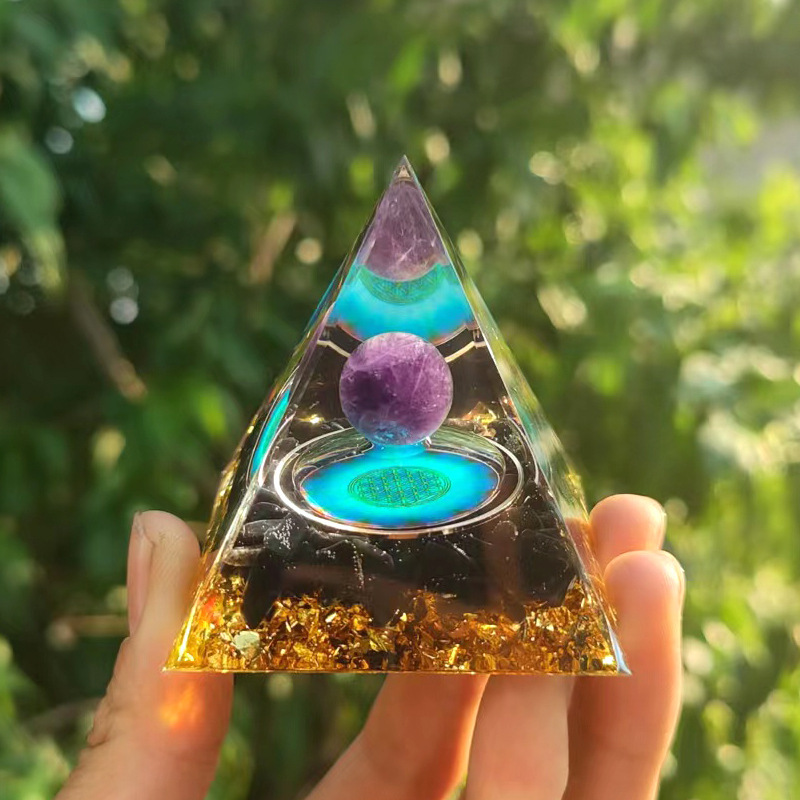 Pyramide de cristal type-10