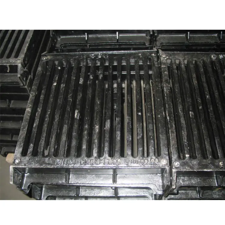 OEM bitum lớp phủ en124 E600 vuông dễ uốn sắt mưa thoát nước gully Grating với khung