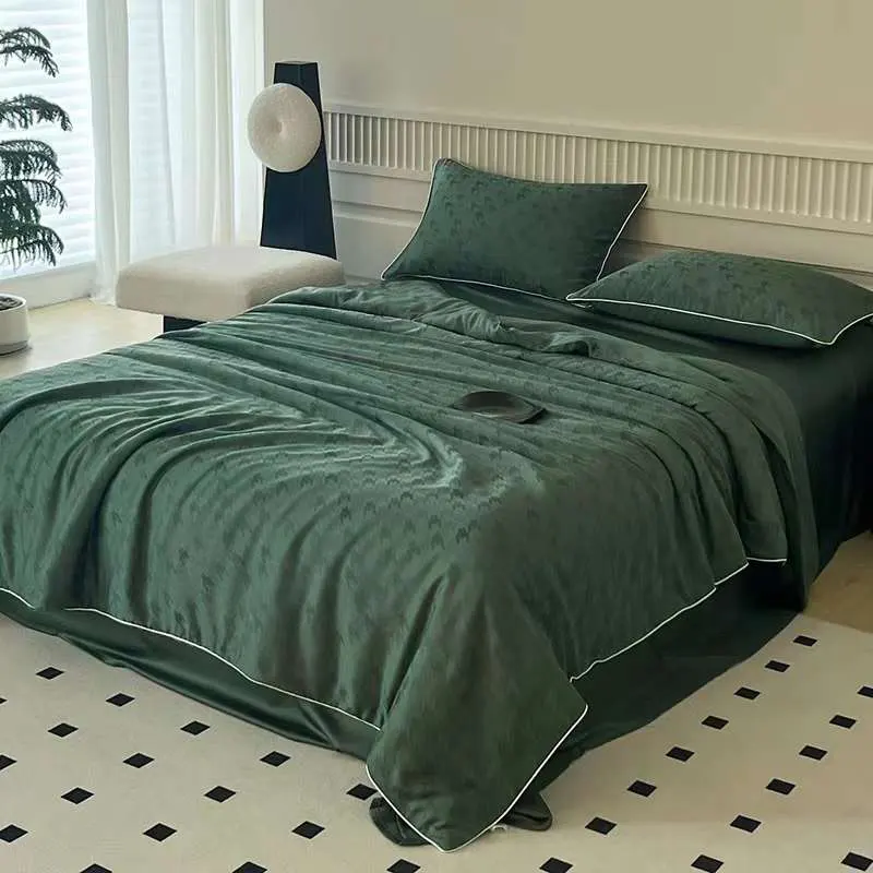 Hot Sales Modern Luxury Green Jacquard Bedding Set 100% Cotton Home Quilt and Bedsheet Plain Style for Hotels