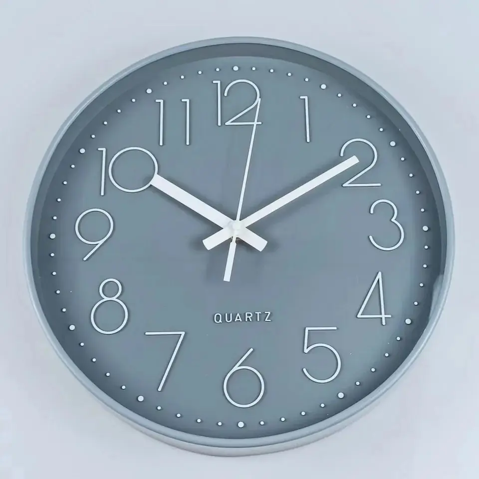 นาฬิกาควอทซ์ตกแต่งผนังเรียบง่ายเรียบง่ายทันสมัยนาฬิกาแขวนผนังตกแต่งบ้านหน้าเดียวทำจากพลาสติก