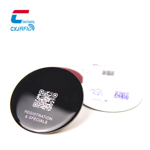 Etiquetas de menú NFC de Material de PVC impermeable 13,56 MHz programables con código QR personalizado para restaurante - Product Image 4