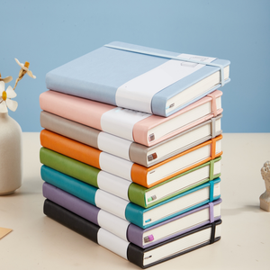 Cuaderno de colores frescos al por mayor, diario personalizado de tapa dura, diario personalizado con página interior forrada, lazo para bolígrafo y marcapáginas de cinta - Product Image 1