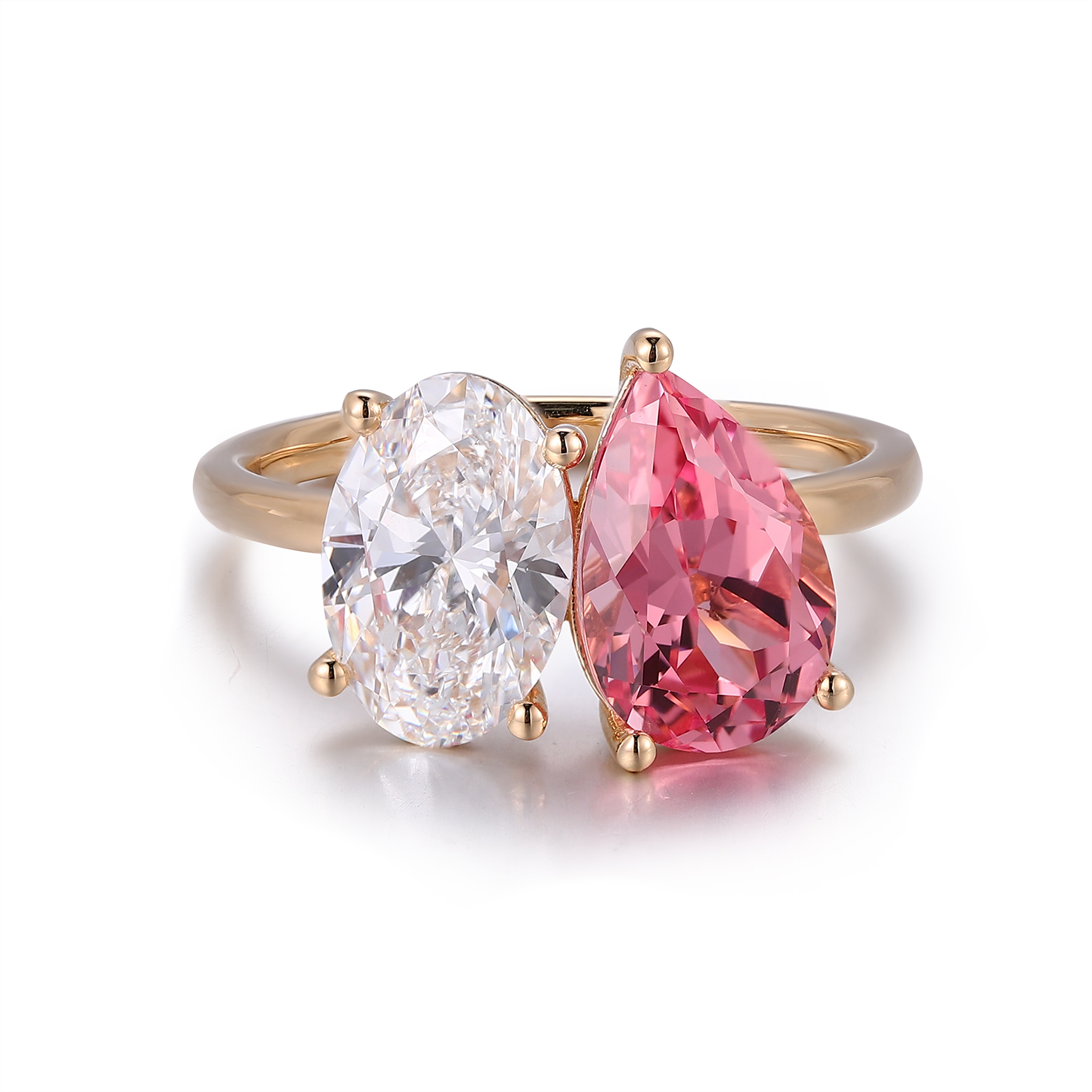 Bague en or massif 14 carats avec diamant de laboratoire.