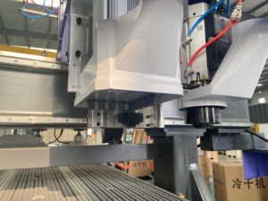 Beste Qualität ATC Cnc Holz fräser Holztür maschine mit automatischem Lade-Entlade system für die Holz bearbeitung - Product Image 4