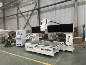 <strong>CNC</strong> Wood Chair Making Machine 2 Tables 5 Axis Wood <strong>Processing</strong> <strong>Center</strong>