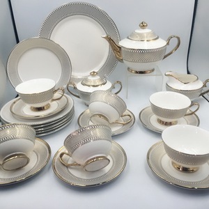 高品质黄金菜肴装饰骨瓷婚礼盘子供应彩色餐具套装使用 - Product Image 1