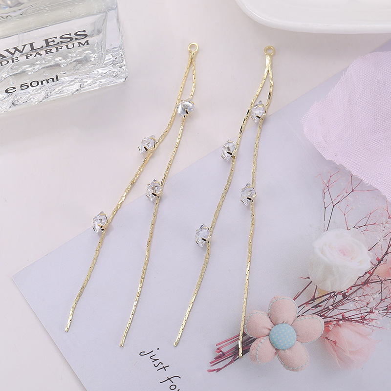 Double gold wire chain inlaid with four zirconium
