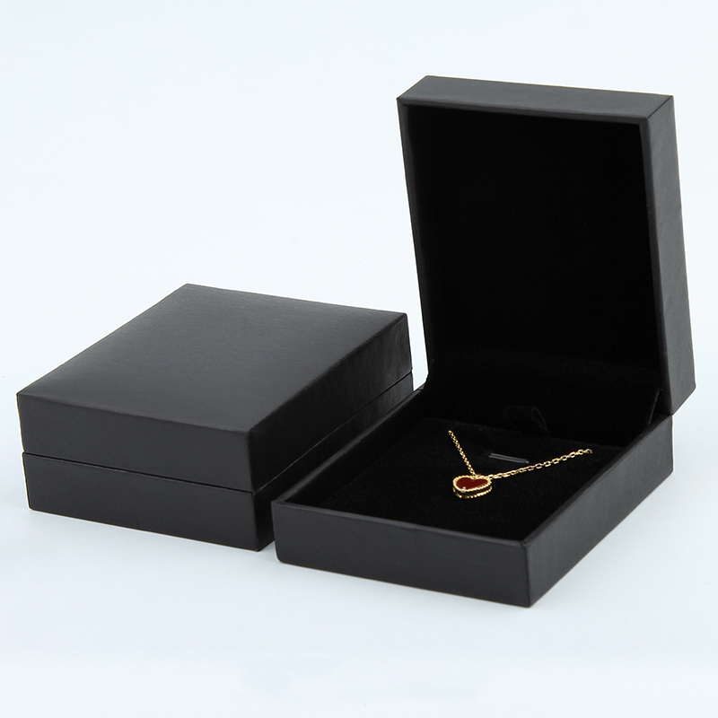 Black pendant box