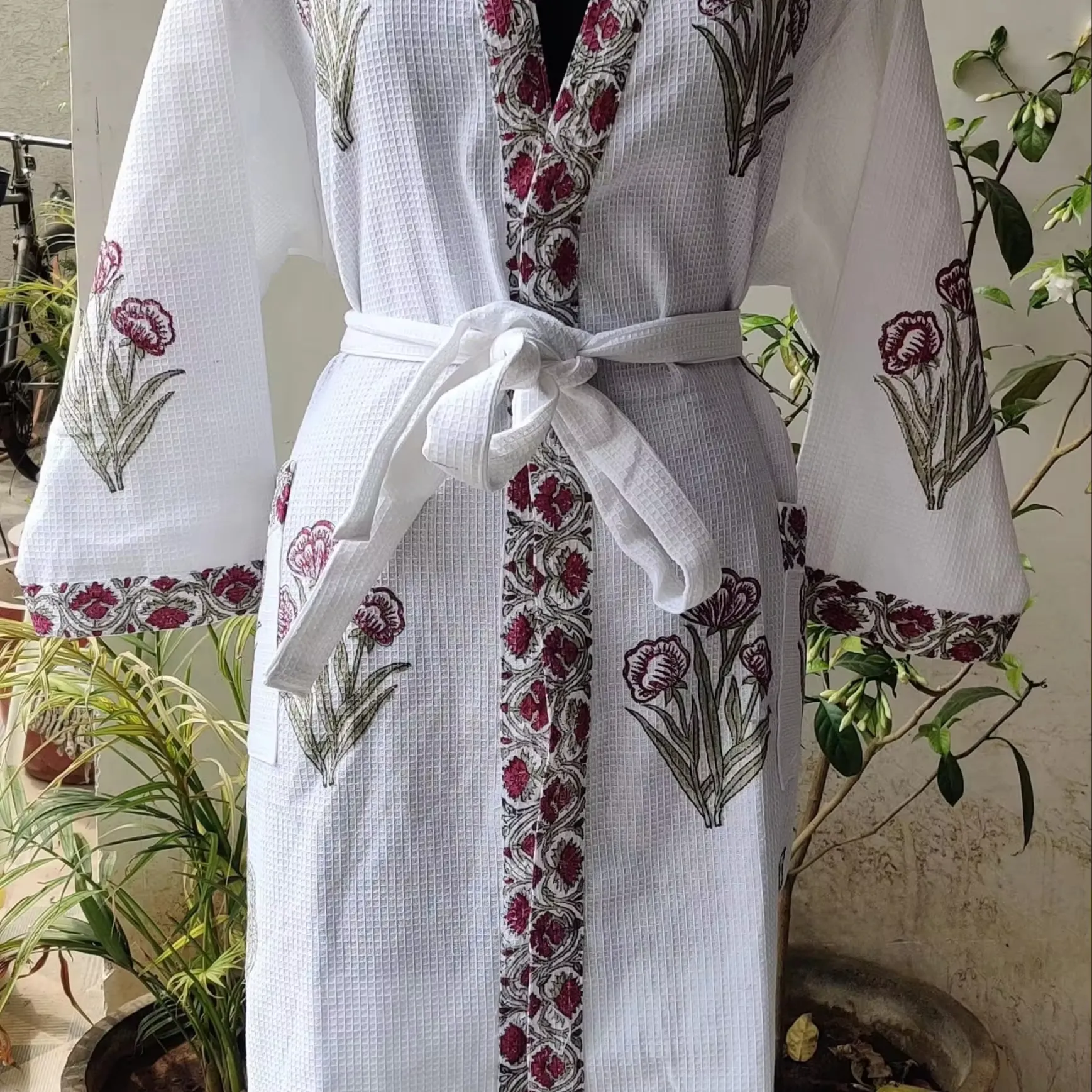 Grosir indah wafel tangan blok dicetak jubah mandi untuk pakaian pantai dalam ruangan motif bunga jubah mandi lengan panjang