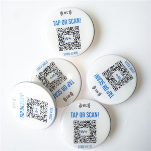 Programmabile unico QR code NFC porta telefono per il pagamento condividi app per il download di social media