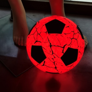 HITEGY特許所有者製品サイズ5 USB type-c充電赤ライトアップ暗闇で光るLED光るサッカーボール - Product Image 5