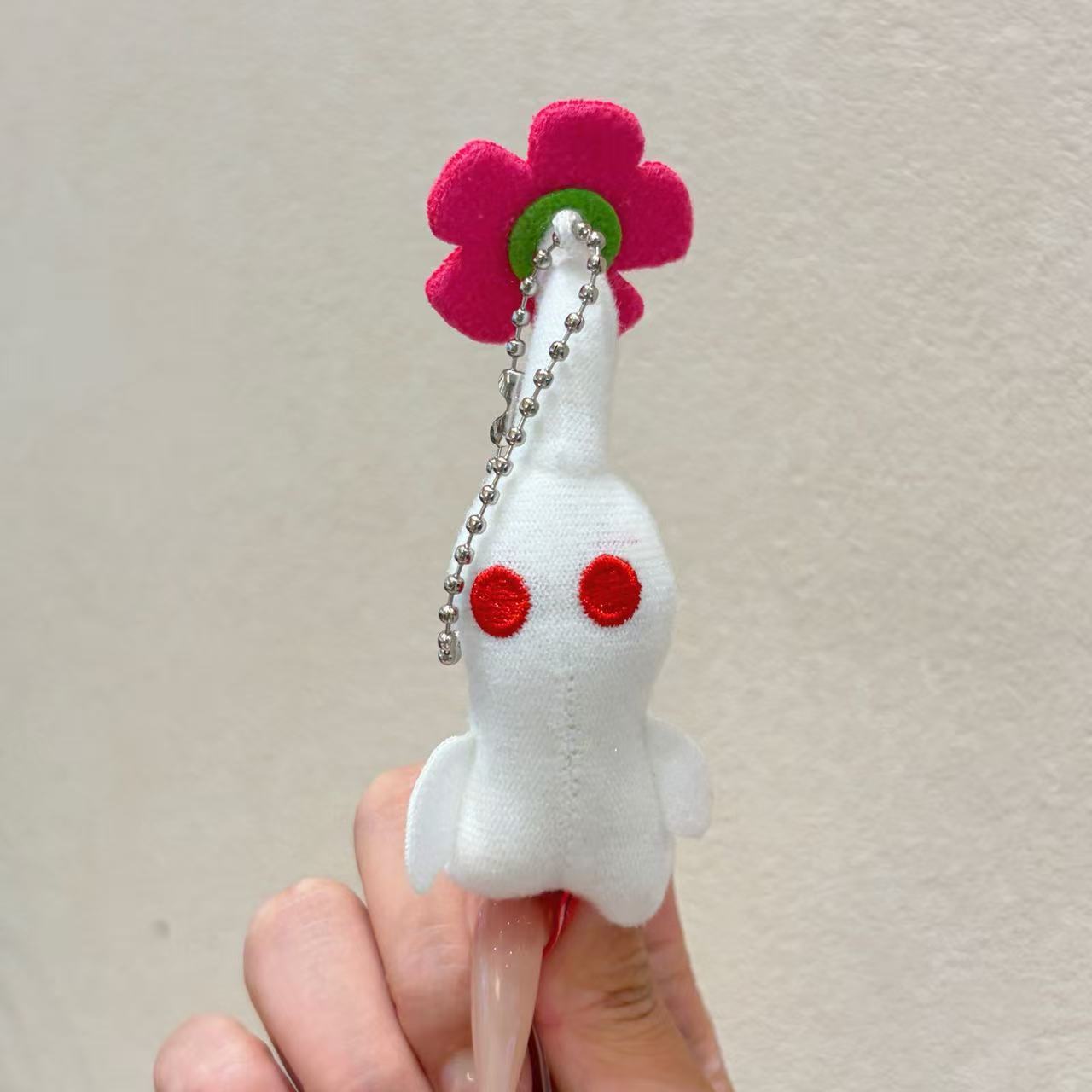Pendentif Pikmin blanc-8cm