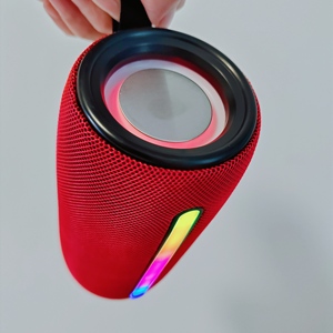 Alta Qualidade Inteligente <span class=keywords><strong>Dj</strong></span> <span class=keywords><strong>Speaker</strong></span> Boa Venda Uso Doméstico Ao Ar Livre 15w Potência de Saída Mini Tamanho Rgb Led Iluminação Bt Funcionalidade
