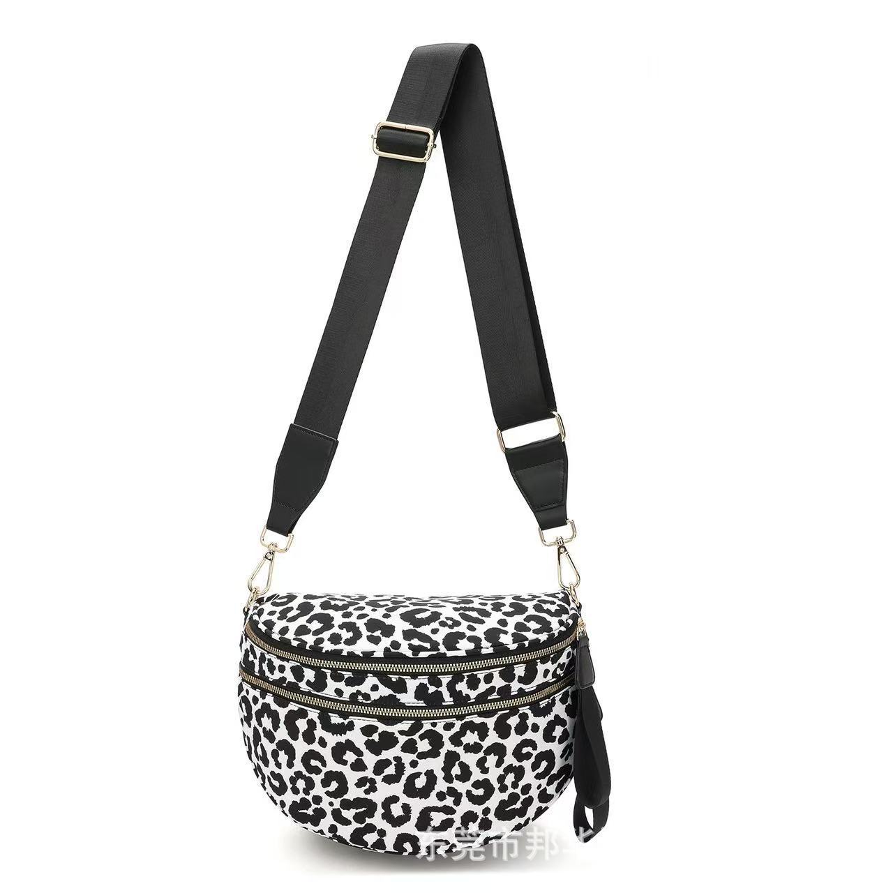 Estampado de leopardo blanco y negro.