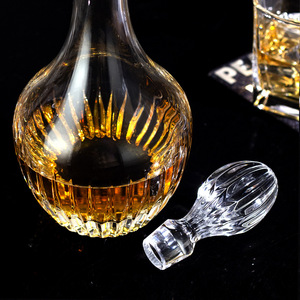 Yaratıcı yeni dikey çizgili desen kırmızı şarap dekantörü fabrika makinesi preslenmiş desenli uzun boyun şarap şişesi - Product Image 3