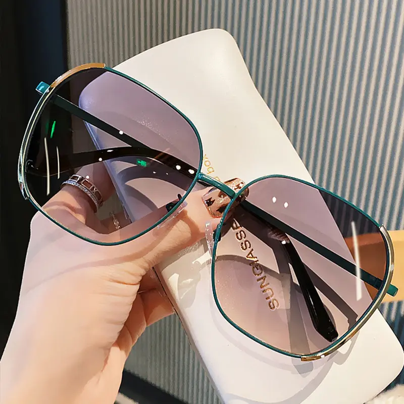 Occhiali da sole da donna con montatura quadrata 2023 occhiali da sole da donna di marca di lusso attività all'aperto occhiali da sole di marca occhiali da sole di lusso