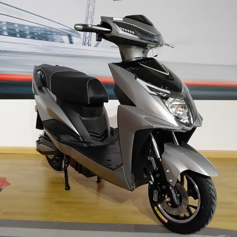 Новый дешевый CKD 60 км большой дальности Электрический мотоцикл Скутер 1500 Вт с CBS тормоз Удобная педаль вождения электрический мопед e scoote