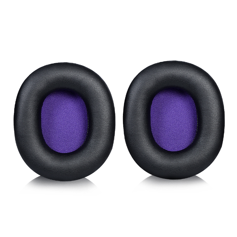 1 oreillette en cuir protéiné noir-violet.