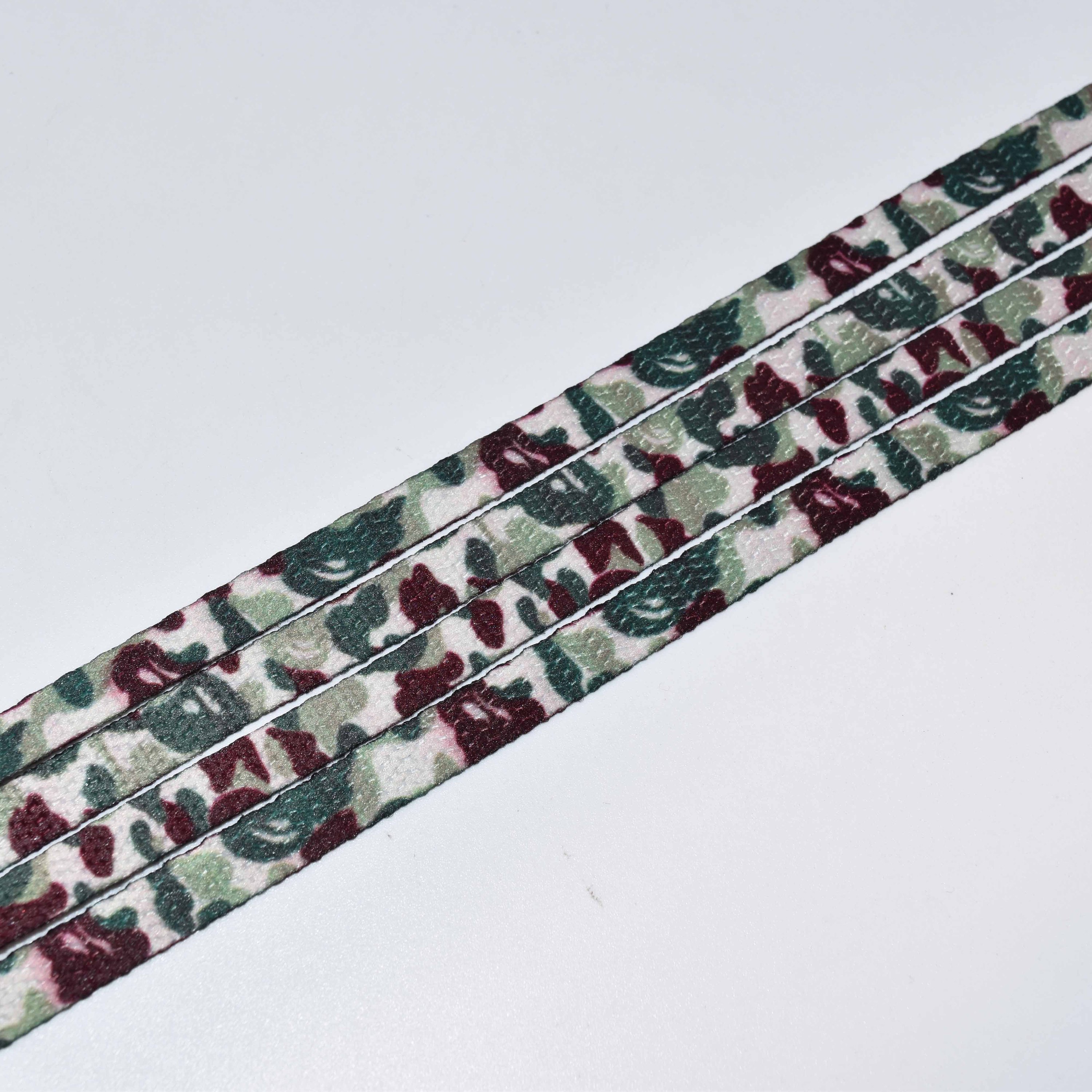 camuflaje verde y marrón