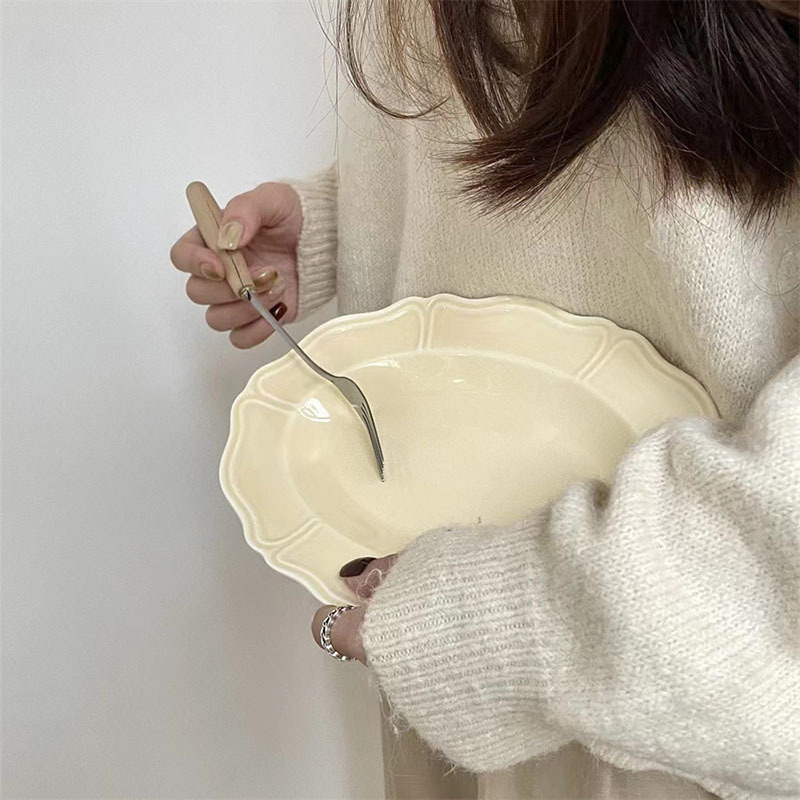 Assiette ovale crème