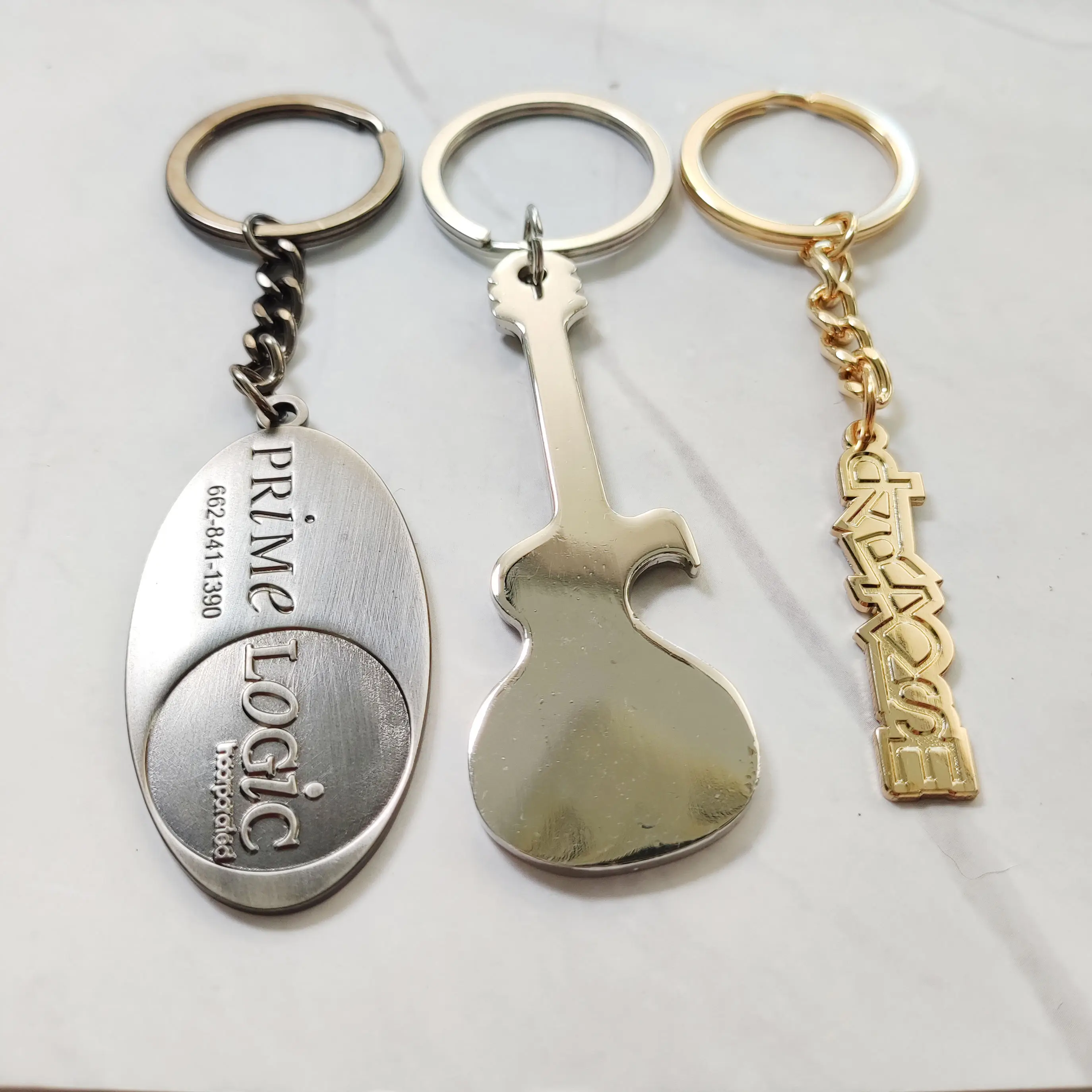 Porte-clés en métal dur souple avec design personnalisé Porte-clés en fer émaillé personnalisé