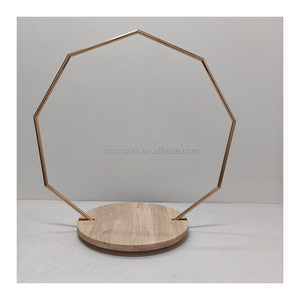 Ahşap taban ile yeni tasarım kare şekli metal çember düğün masa merkezi parça dekorasyon metal çiçek ekran standı - Product Image 1