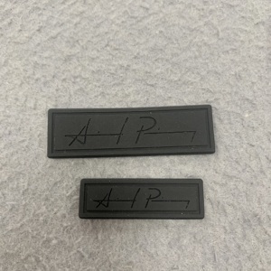 カスタム2Dエンボス加工ゴムロゴラベルソフトPVCパッチ衣料品用 - Product Image 1