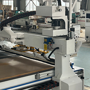 Máquina enrutadora CNC Hausser de alta eficiencia para fabricación de muebles de madera de 3 ejes con sistema de carga y descarga automática - Product Image 6