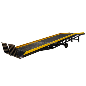 Rampa de muelle hidráulica móvil para contenedores 6T 8T 10T 12T 15T Puente de embarque de carga ajustable resistente para camión - Product Image 1