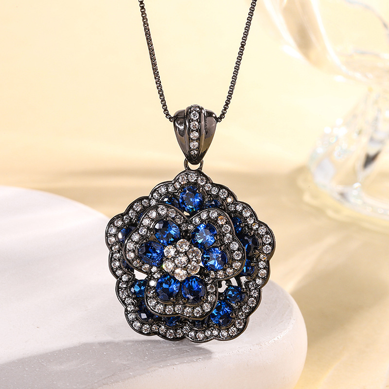 Pendentif en cristal pointu bleu et or noir avec chaîne