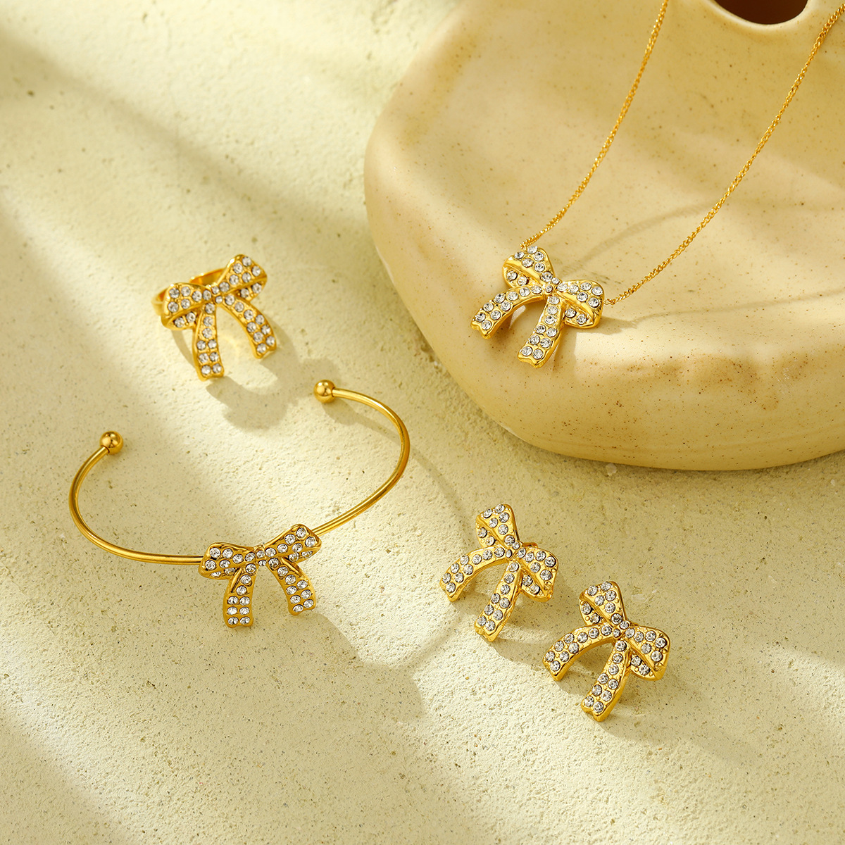Ensemble de zircons clairs dorés ~ 4 pièces