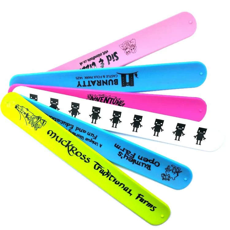 Bracelets à pression en caoutchouc de silicone pour enfants imprimés écologiques en vrac de logo personnalisé Bracelet promotionnel de règle de claque de silicone