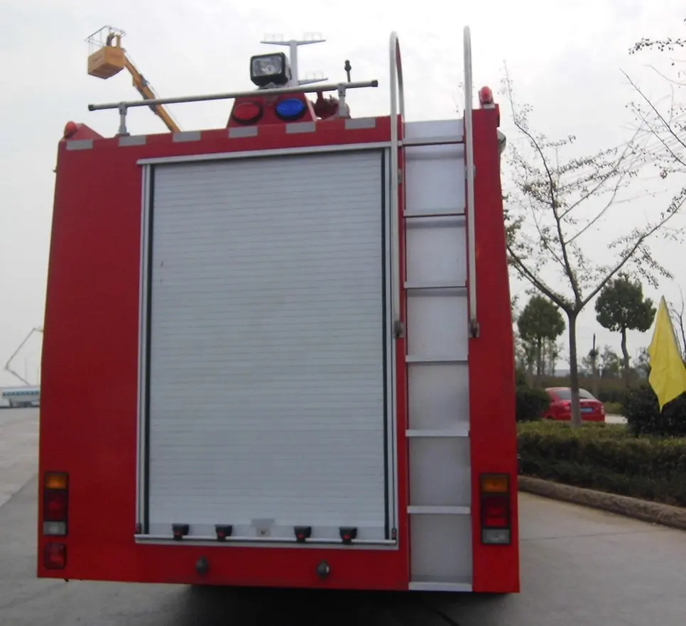 Isuzu marca japonesa 4000L agua y espuma camión de lucha contra incendios precio utilizado para emergencia